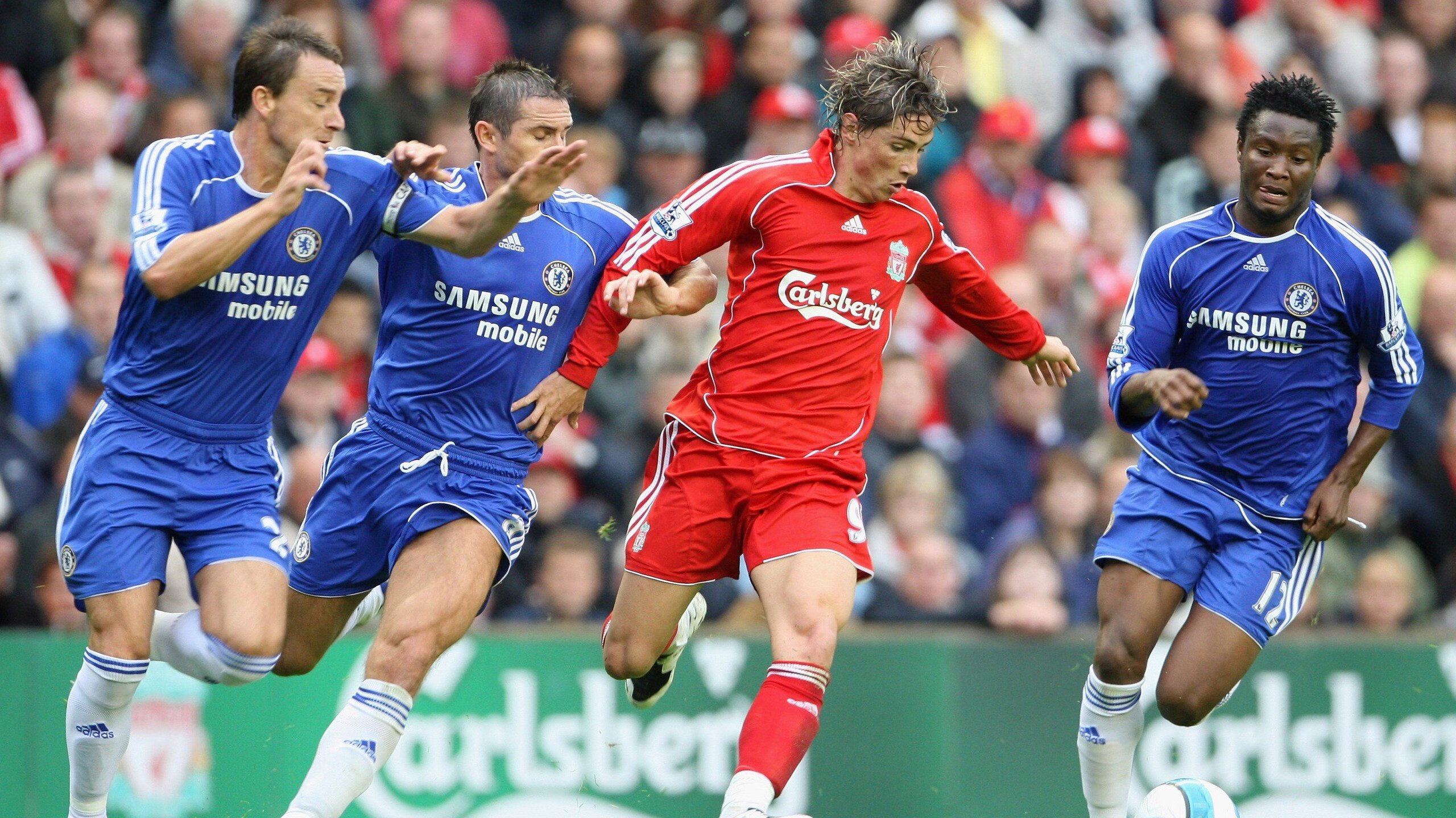 世界举重场出现惊天一举，杠铃直接被甩弯